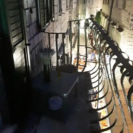 Dux Ad1735 Apartman